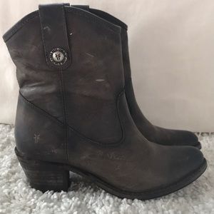 Frye Women’s Jackie Button Short Boot in Slate